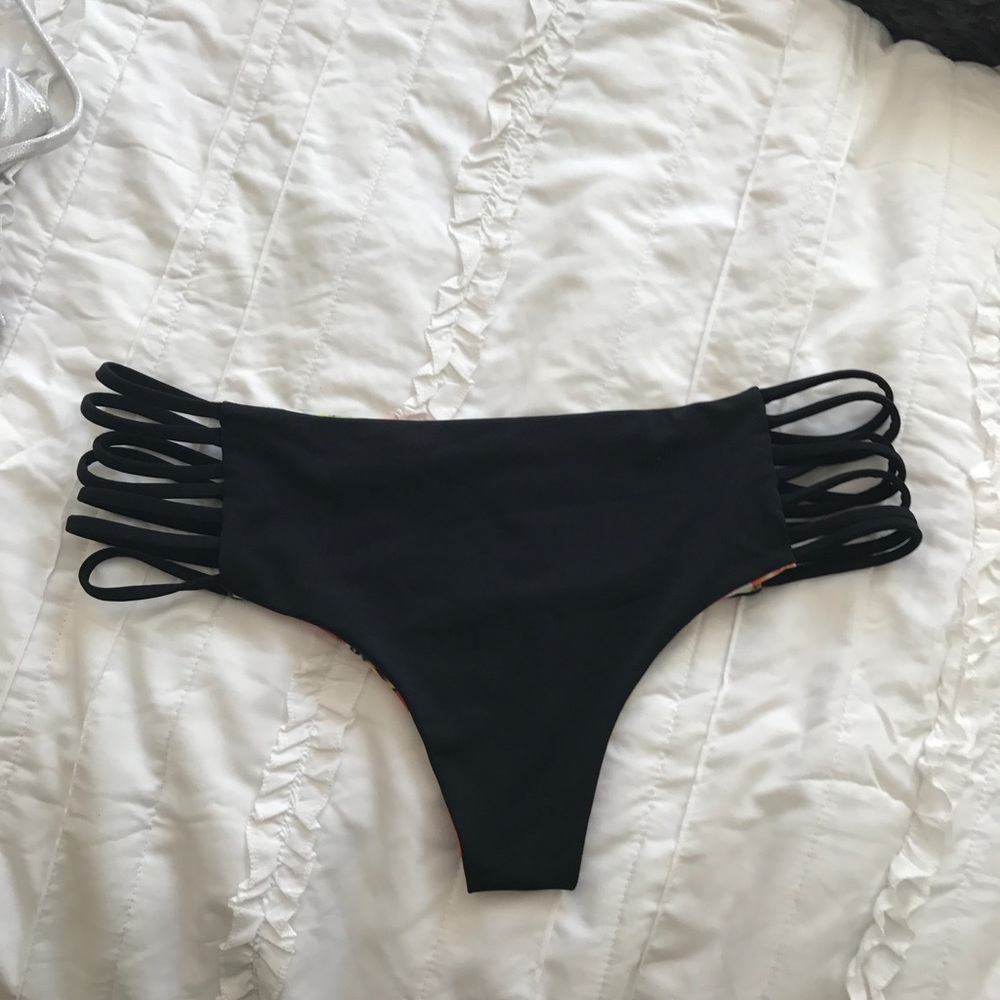 Lali and Layla zama fruit bottoms